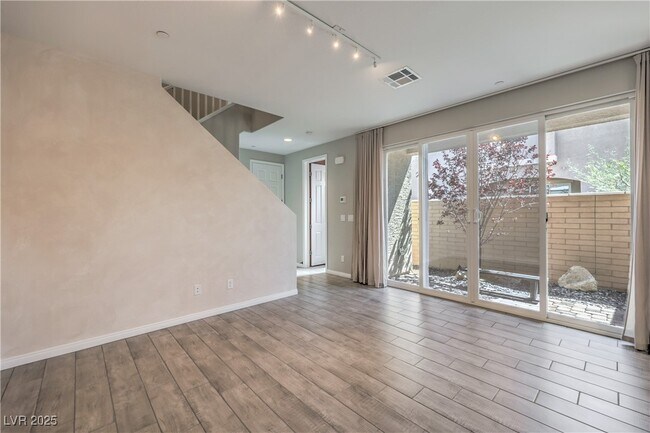 Building Photo - 904 Cottonwood Hl Pl