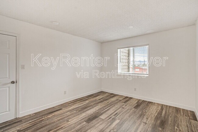 Building Photo - 2929 W Floyd Ave