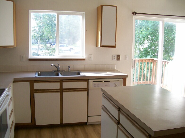 Building Photo - 2900 Ross Dr