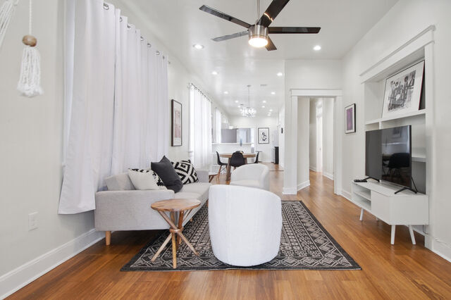 Living room - 5524 Willow St