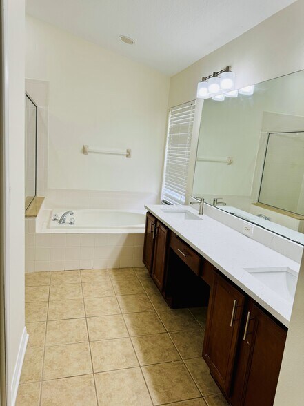 Master Bathroom - 27325 Edenfield Dr