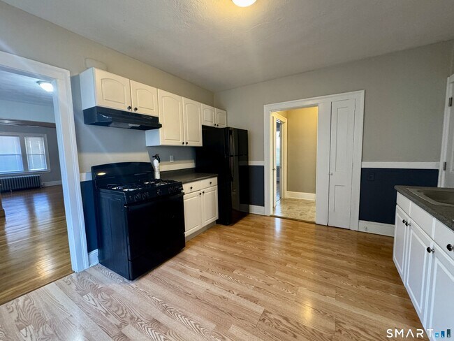 Building Photo - 953 West Blvd