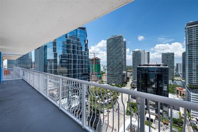 Building Photo - 1200 Brickell Bay Dr