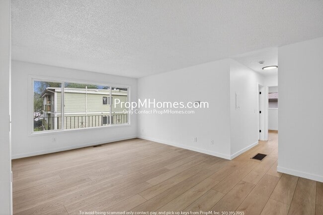 Building Photo - Updated Second-Story Two Bedroom Home In Beaverton!