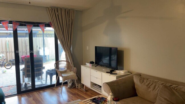 Building Photo - 7509 SW 26th Ct