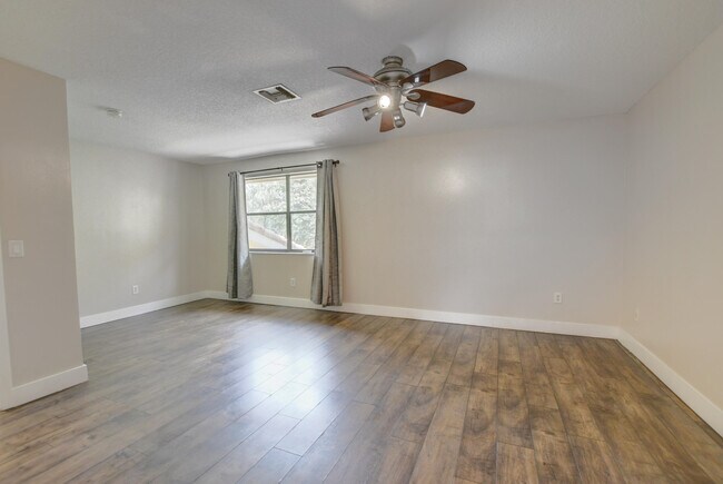 Building Photo - 6165 Belleza Ln