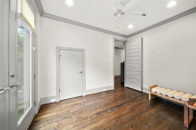 Building Photo - 2905 Bering Dr