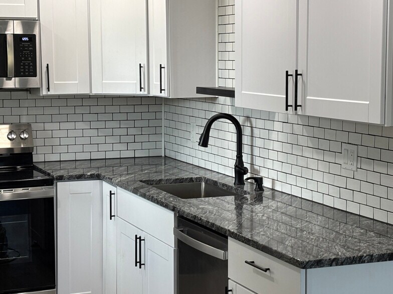 Building Photo - 460 Base Ave E