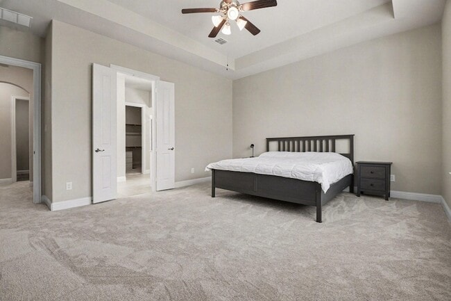 Building Photo - 3323 Royal Ridge Dr