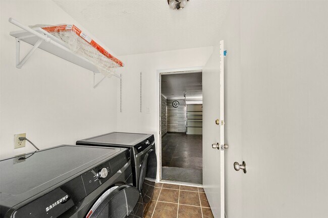 Building Photo - 3219 The Highlands Dr