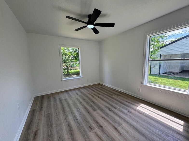 Building Photo - 2723-2725 Terrace Dr