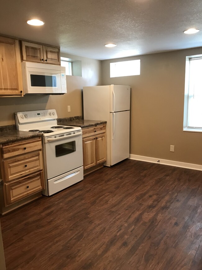 Kitchen - 621 Bluemont Ave