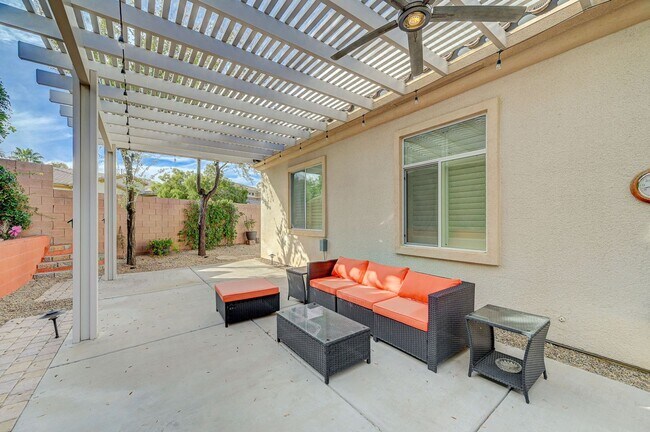 Building Photo - Stunning single-story home in picturesque community!