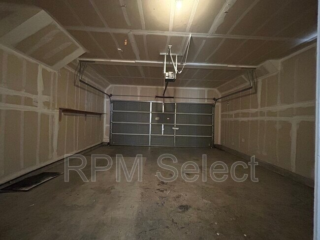 Building Photo - 35 Seatuck Ct