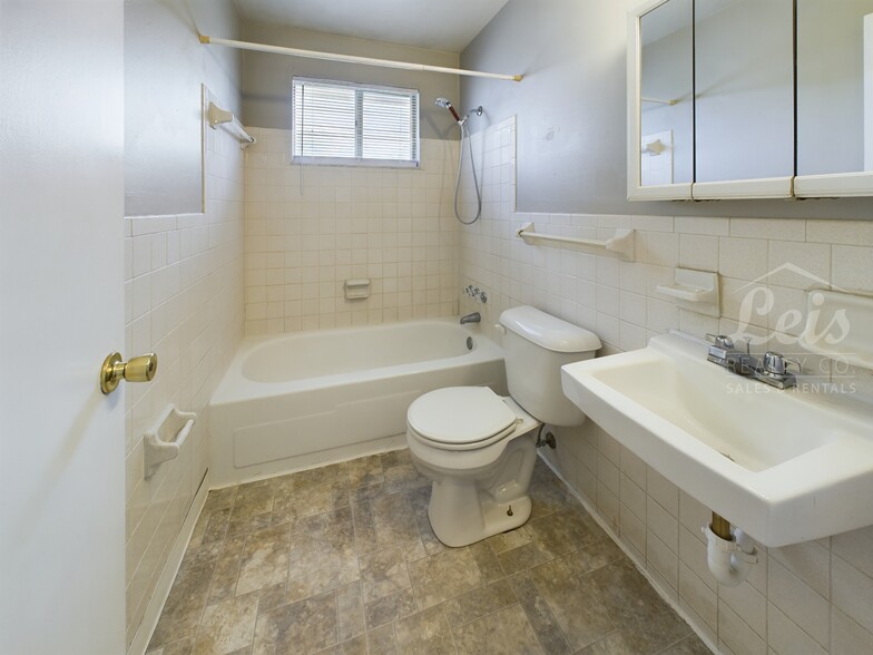 Building Photo - 403 N Owens Dr