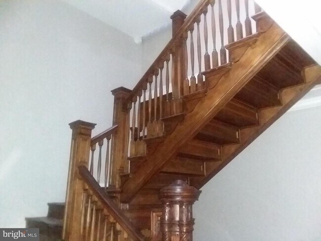 Building Photo - 2012 Mt Royal Terrace