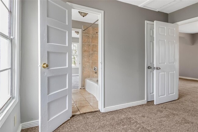 Building Photo - 7214 W Knoll St