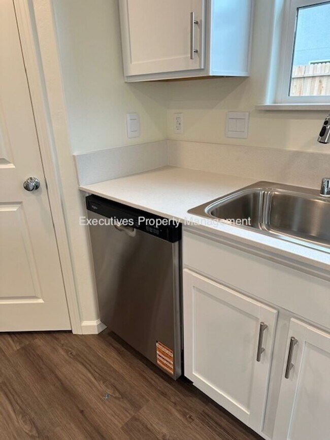 Building Photo - 11 River Oak Ct