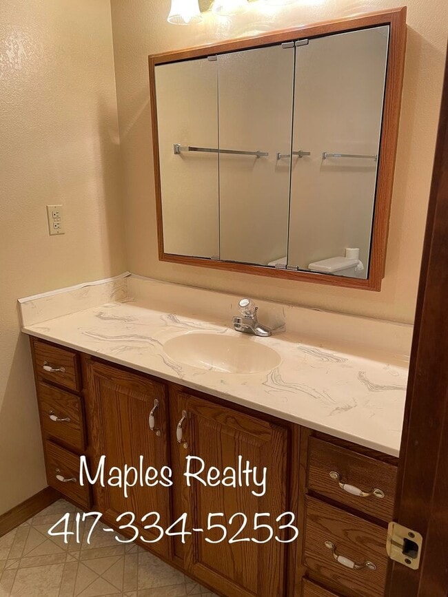 Building Photo - 3 bedroom, 2.5 bath in Ridgedale, MO near Big Cedar Lodge