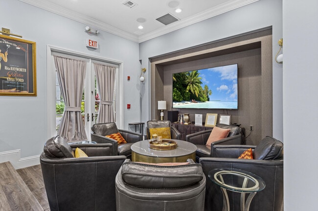 Building Photo - 630 S Sapodilla Ave