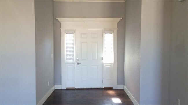 Building Photo - 1610 Sweetbriar Way