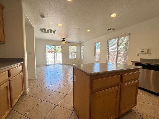 Building Photo - 2696 Begonia Valley Ave