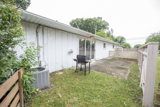 Building Photo - 512 Sprague Rd