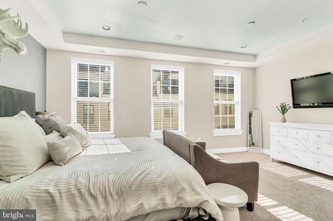 Building Photo - 3613 Fleet St