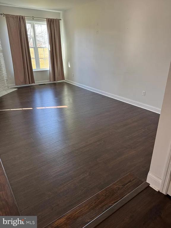 Building Photo - 518 Country Club Dr