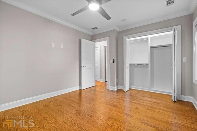 Building Photo - 1841 Gainsborough Dr