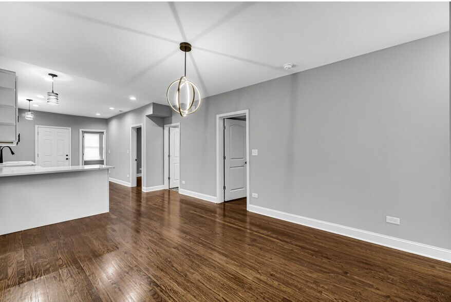 Building Photo - 8332 S May St