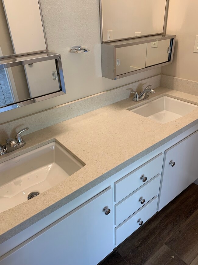 Building Photo - 181 N Kellogg Ave