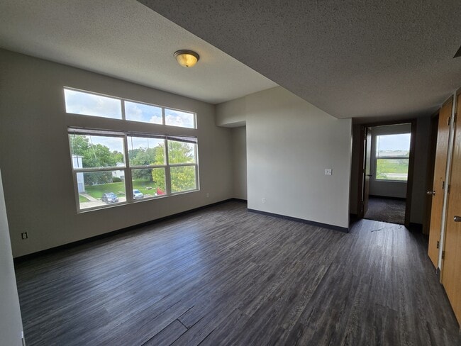 Building Photo - 60 Miller Ave SW