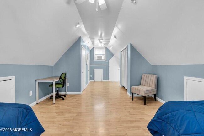 Building Photo - 6 Center St