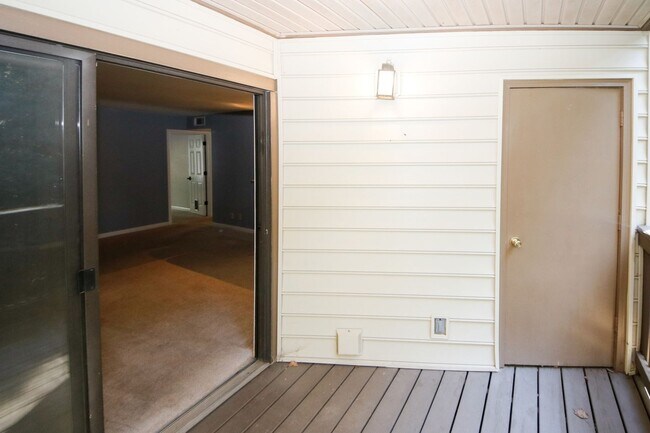 Building Photo - Secluded Community Near The Perimeter Mall