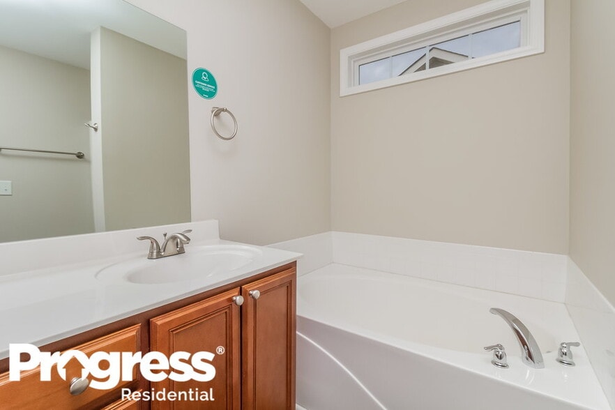 Building Photo - 1476 Priestshore Bay