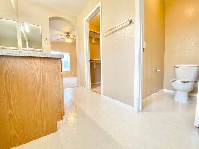 Building Photo - OVELY  2 BED ROOM 2 BATHROOM TOWNHOES LOCATED IN A GATED COMMUNITY IN HENDERSON