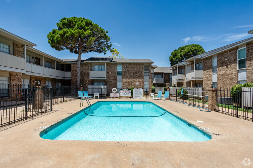 Swimming Pool - Aspen Place