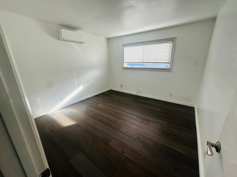 Building Photo - 36 Breeze Ave