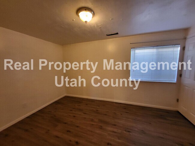Building Photo - 572 S 1750 E St