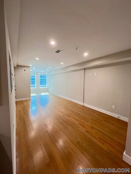 Building Photo - 230 Tremont St