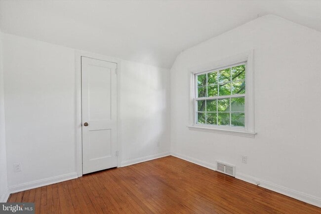 Building Photo - 433 Haverford Rd