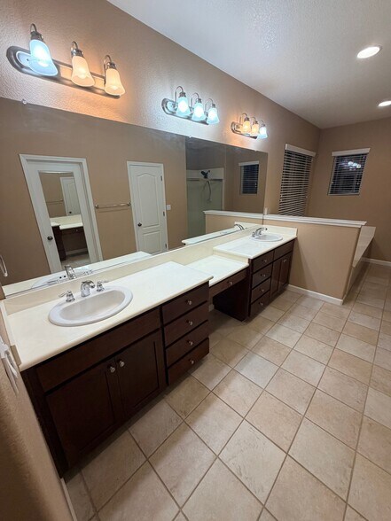 Building Photo - 4025 St Remy Ct