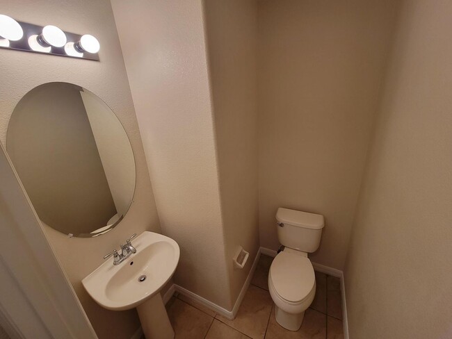 Building Photo - Hey! Yes ! You !