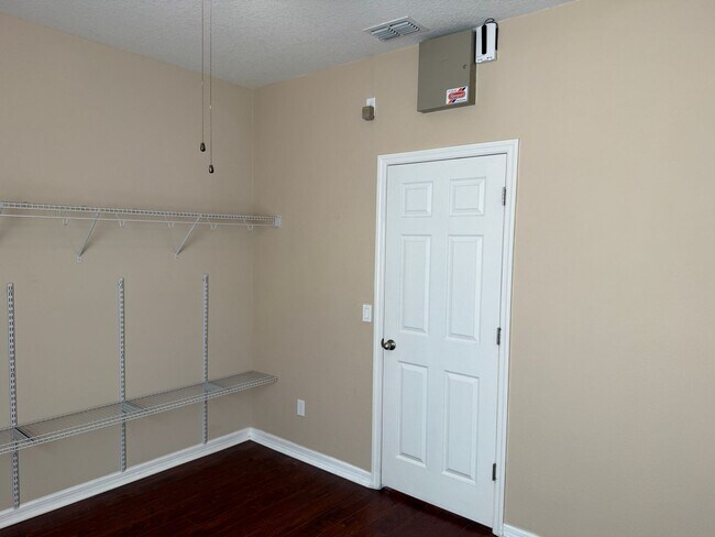 Building Photo - Gorgeous 5 bedrooms, 4 bath, 3 car garage single family home in Clermont