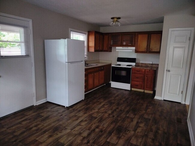 Building Photo - Move in today!