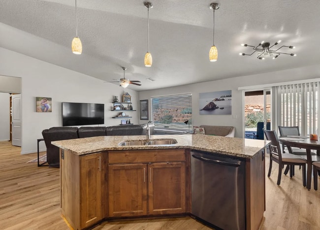 Building Photo - Your Perfect Hurricane Getaway Awaits!