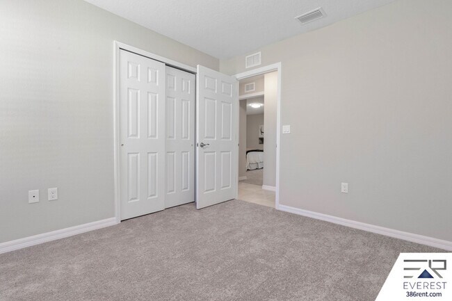 Building Photo - 10 Wildwood Pl