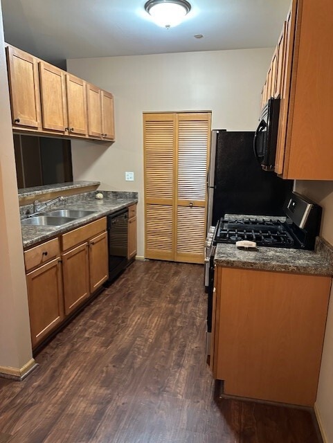 Building Photo - 1930 Parkside Dr