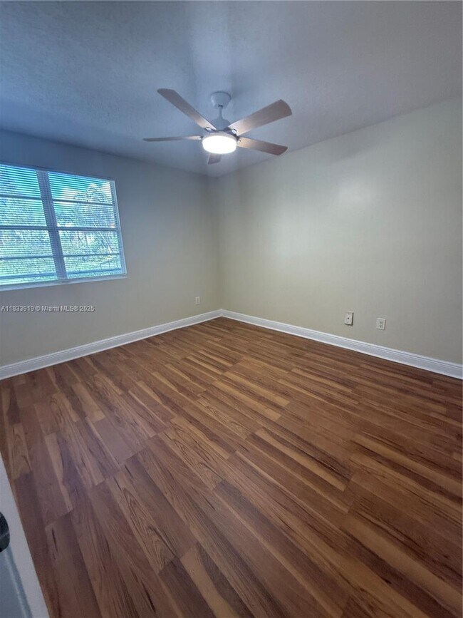 Building Photo - 1261 SW 46th Ave